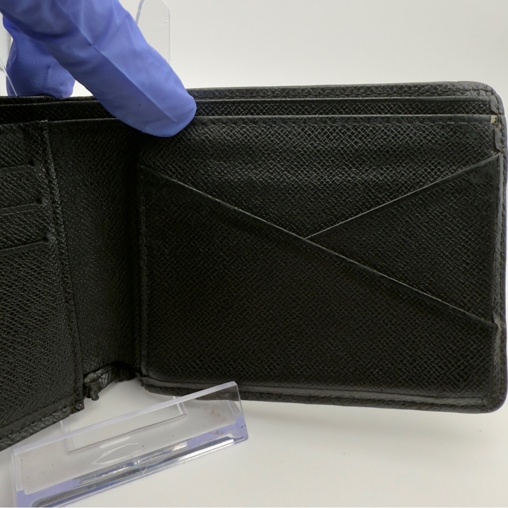Louis Vuitton Black Taiga Leather Bifold Wallet | Men’s | Pre-Owned | - Picture 4 of 7